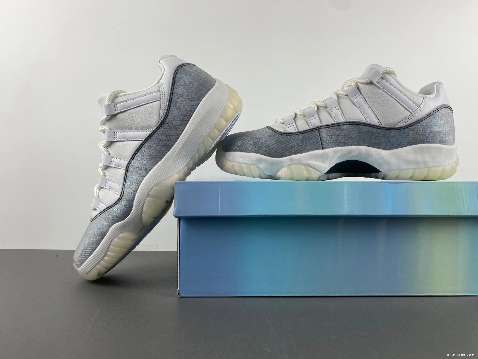 Year Low Snake Jordan CNY of the 11 HQ7000-001 Air 1110